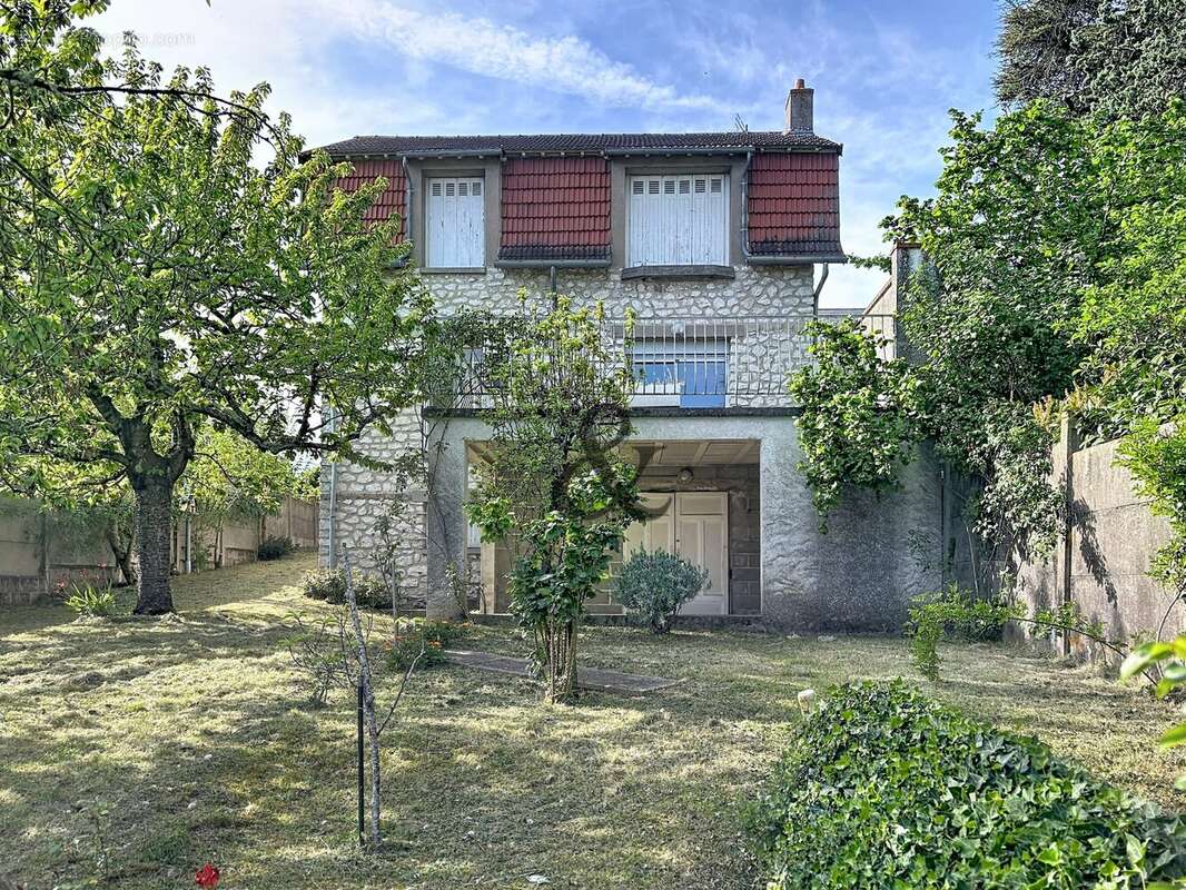 Maison à LA CHAUSSEE-SAINT-VICTOR