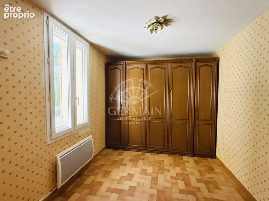Le Thor, à vendre, mas à rafraîchir avec double garage et dépendance sur environ 1600 m² de terrain. - photo 10