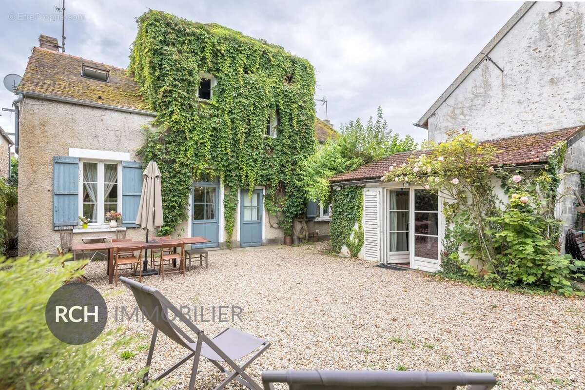 Secteur CCPH et HOUDAN - Maison de charme en pierre avec joli jardin - photo 3