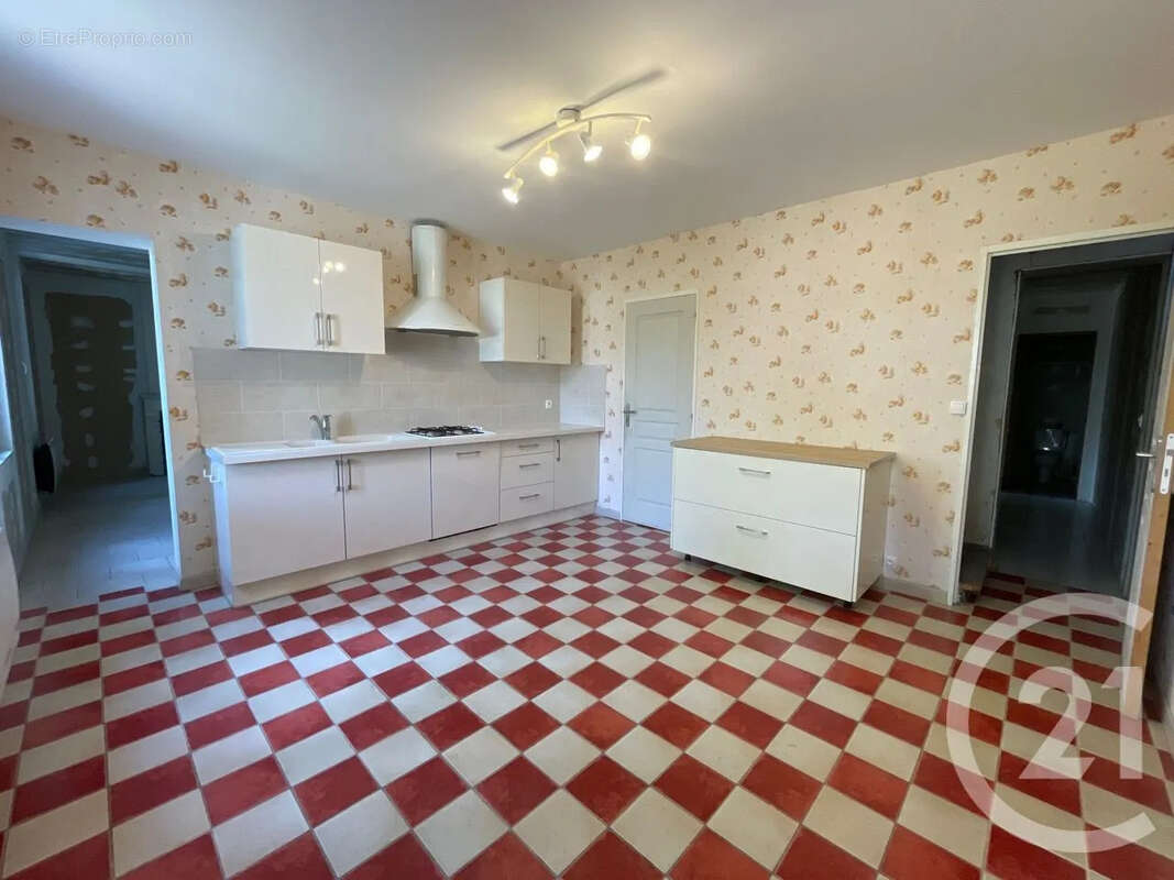 Maison 124 m² à Coutras  - photo 2