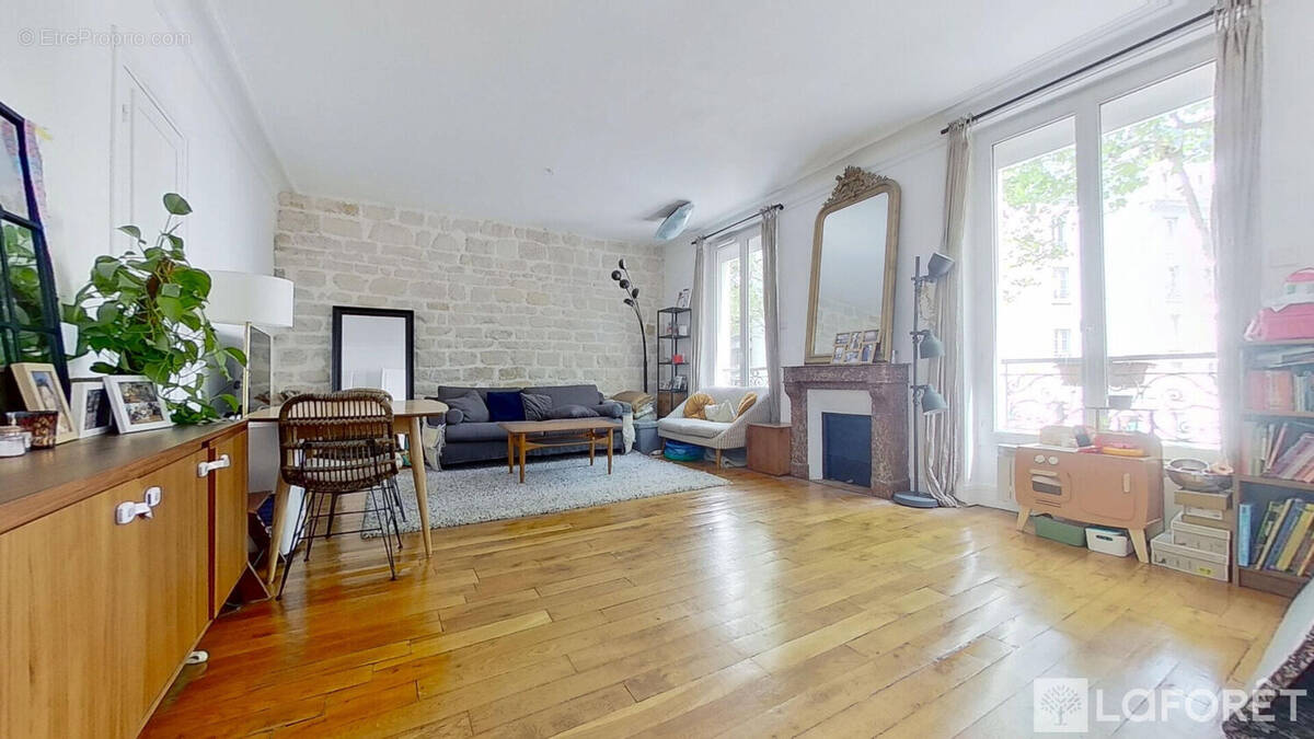Appartement à PARIS-17E