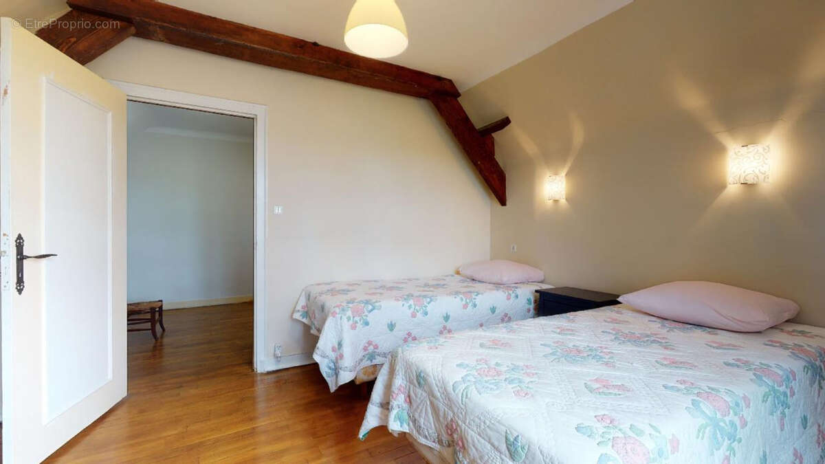 Chambre 1er étage - Maison à BEYNAC-ET-CAZENAC