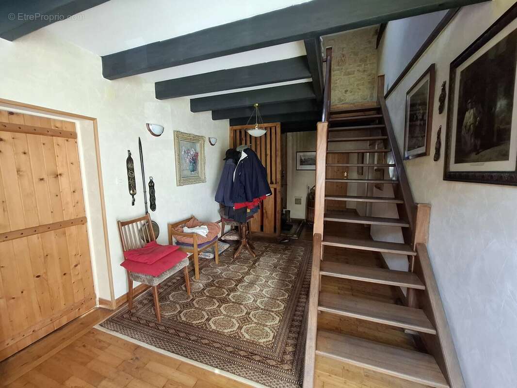 Maison à CLUSSAIS-LA-POMMERAIE