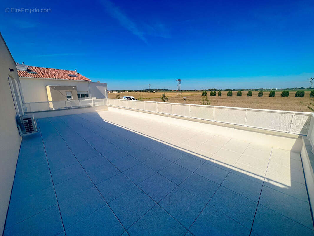 Appartement à PINS-JUSTARET