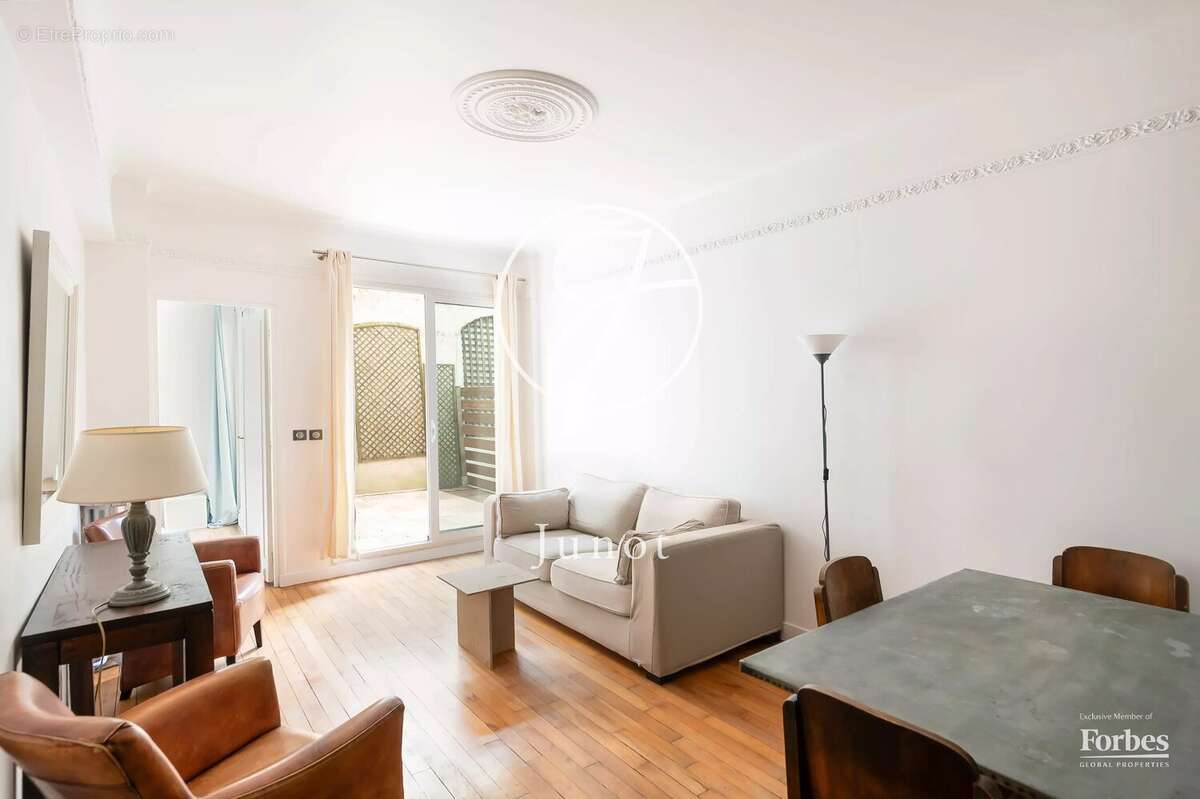 Paris 18e - BACHELET - Appartement à vendre - 2 pièces - 46,44m² Carrez - 1 chambre - Terrasse 7,12m². - photo 3