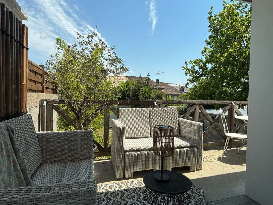 Maison de bourg de 105 m2 habitables offrant de beaux volumes et un fort potentiel, avec jardin ! - photo 4