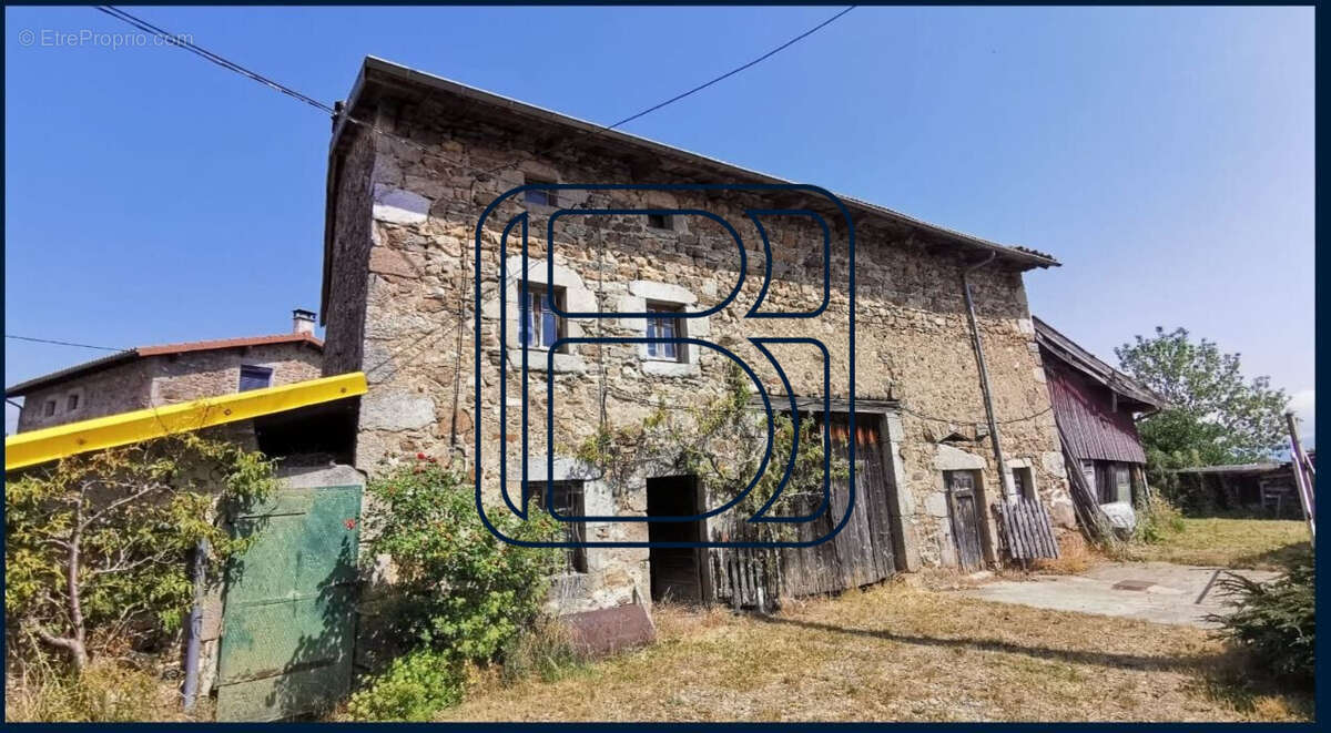Maison 72 m² à Saint-Amant-Roche-Savine  - photo 2