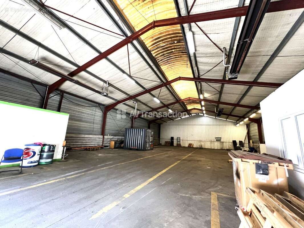 Commerce 539 m² à Evreux  - photo 2