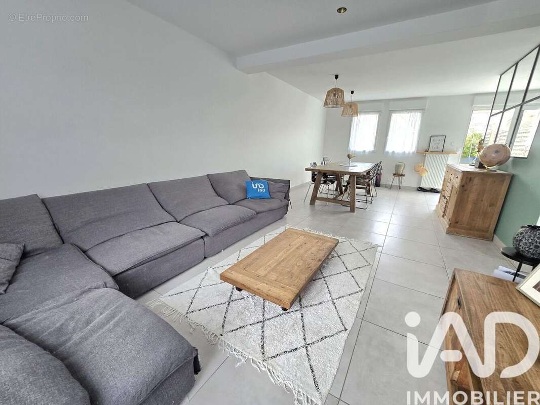 Photo 3 - Maison à CHAUCONIN-NEUFMONTIERS