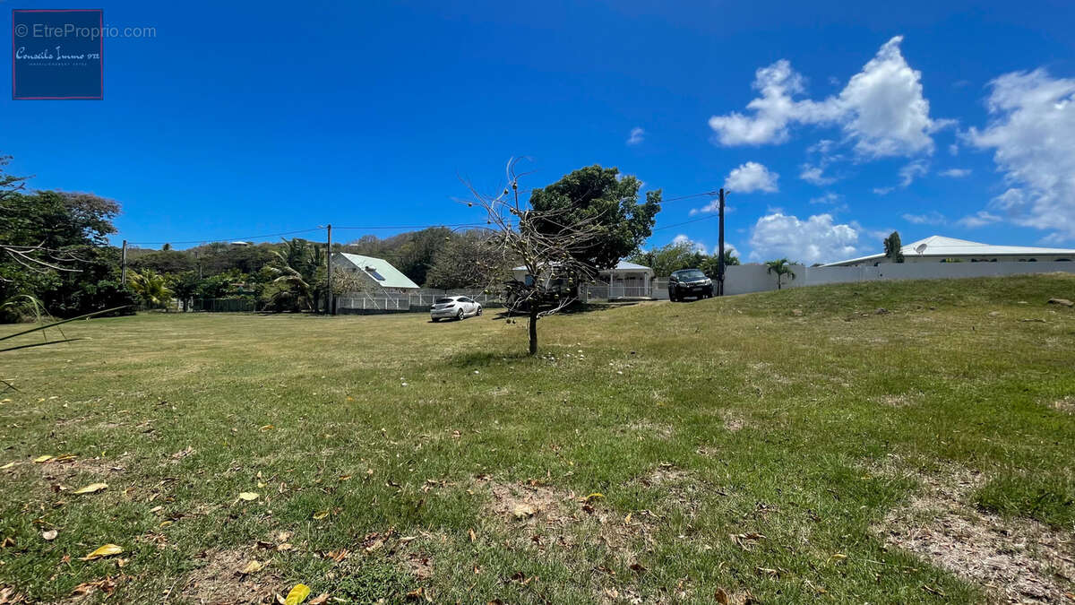 Terrain de 1 090 m2 à vendre - Sainte-Anne - photo 8