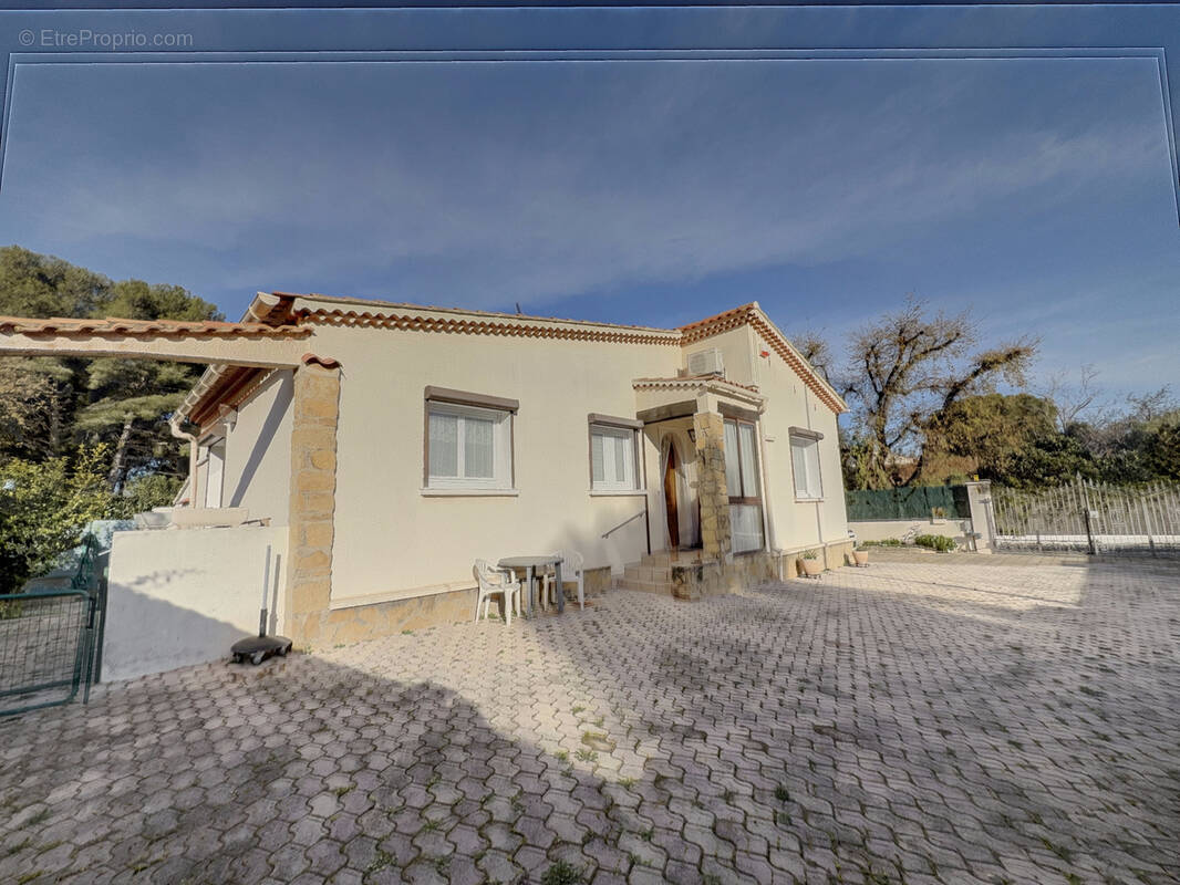 Maison à SIX-FOURS-LES-PLAGES