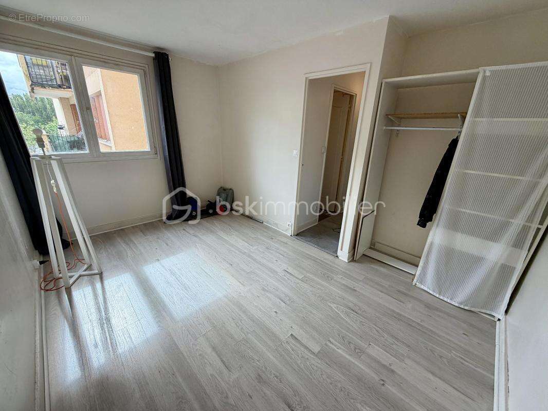Appartement f3 71m2 avec balcon + cave + parking - photo 12