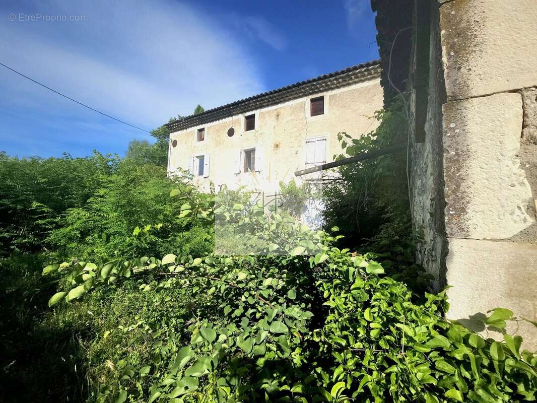Maison à ROCHEMAURE