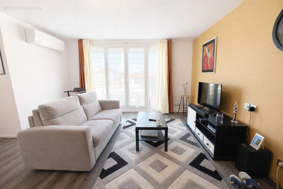 Appartement à LE COTEAU
