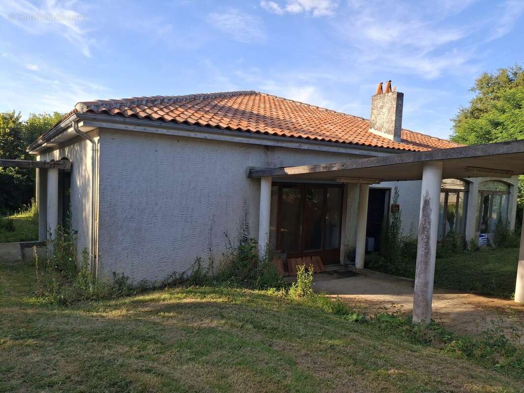 Commerce 760 m² à La Rochefoucauld  - photo 8