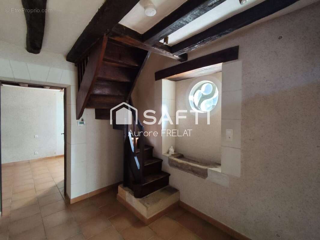 Maison 180 m² à Sainte-Catherine-De-Fierbois  - photo 9