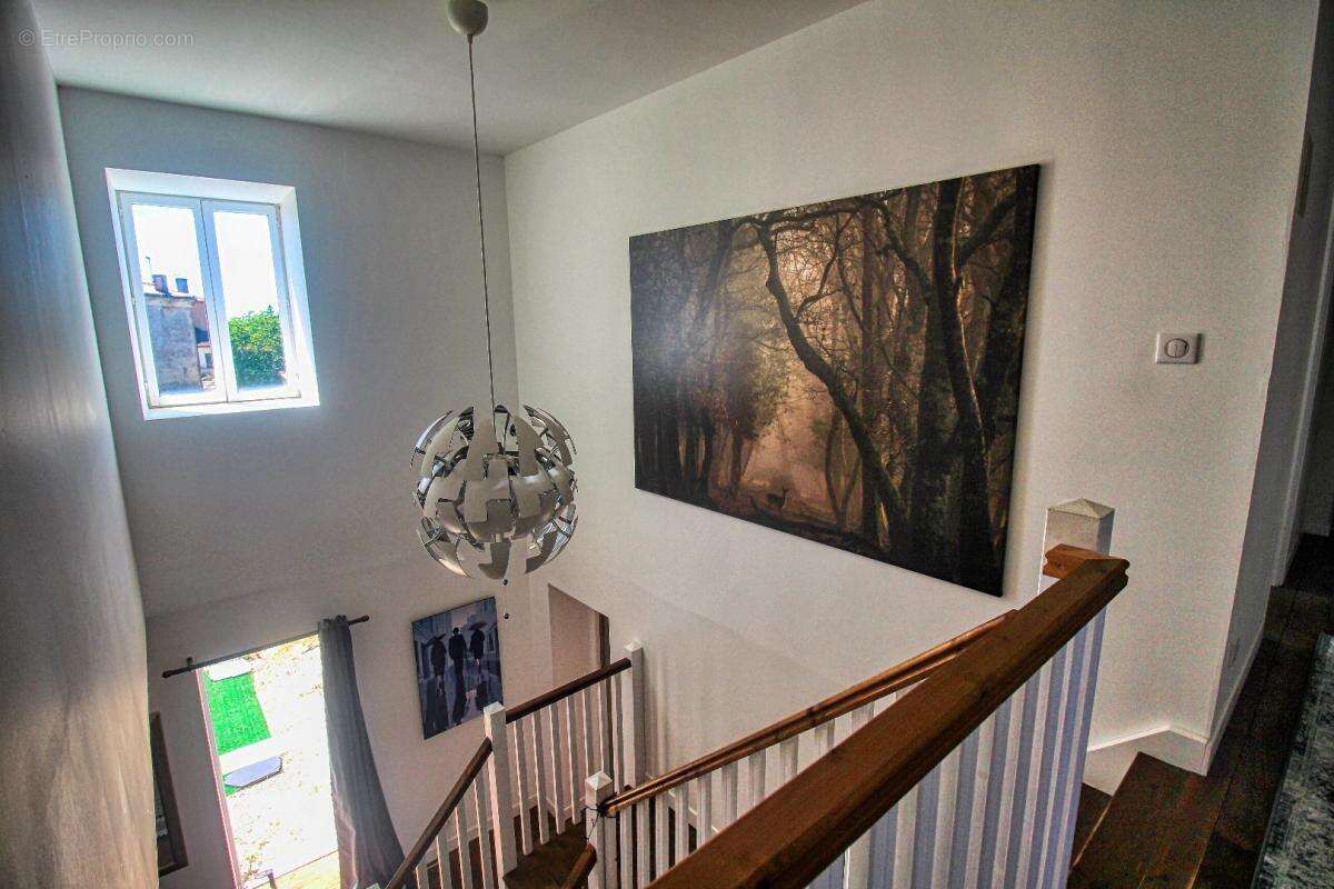 Maison à VILLENEUVE-LA-COMTESSE