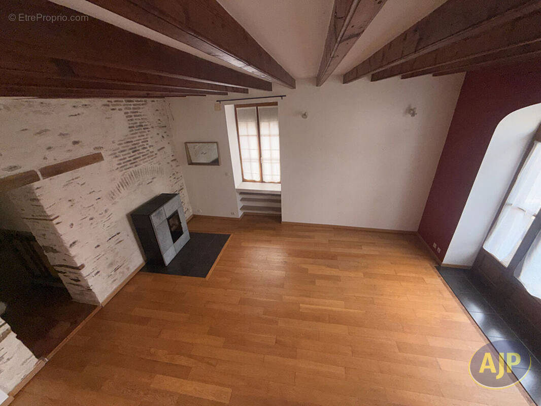 Maison à JOUE-SUR-ERDRE