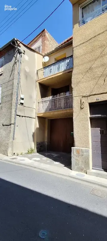 Maison de village avec garage et balcons à rénover - photo 2