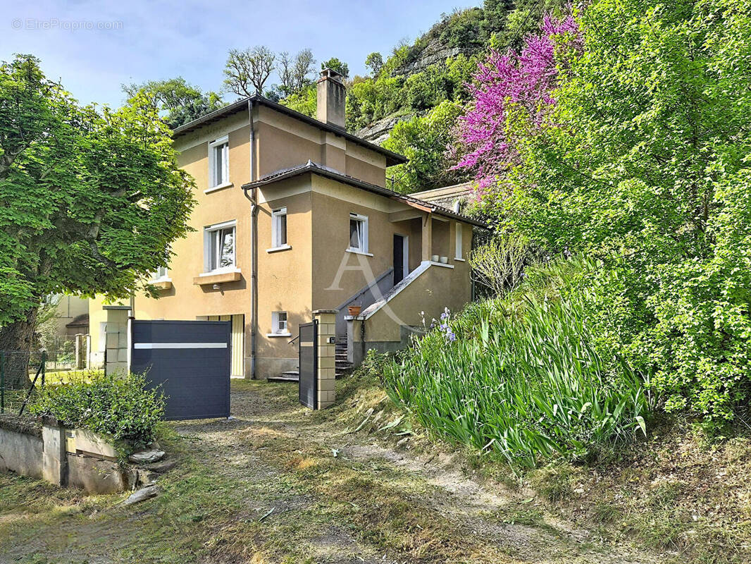 Maison à MERCUES