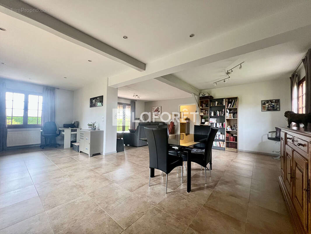 Maison à RONCHEROLLES-SUR-LE-VIVIER