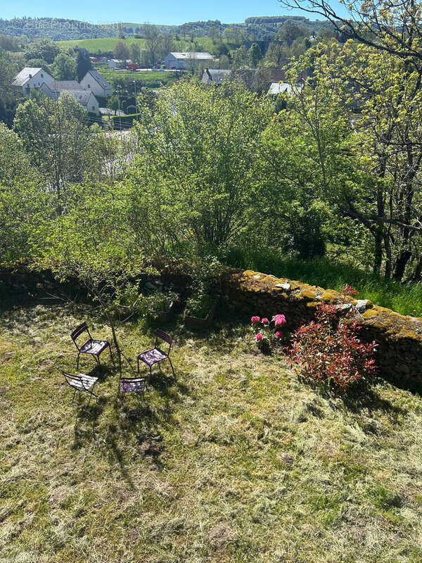 Maison à BESSE-ET-SAINT-ANASTAISE