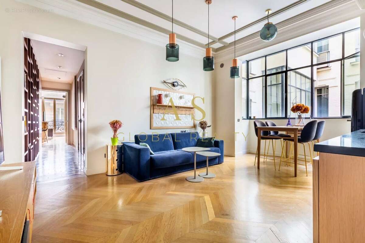 Appartement à PARIS-8E
