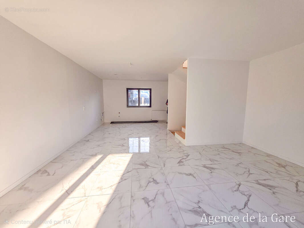 Maison à SARTROUVILLE