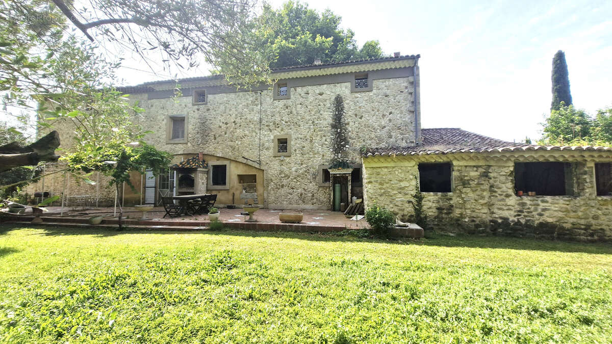 Maison à PERNES-LES-FONTAINES