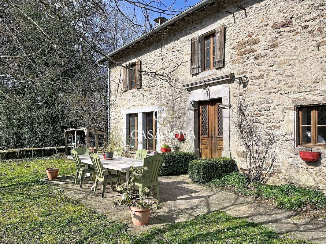 Domaine touristique avec gîtes et salle de réception sur 4 hectares dans les Hauts Cantons de l'Hérault - photo 4