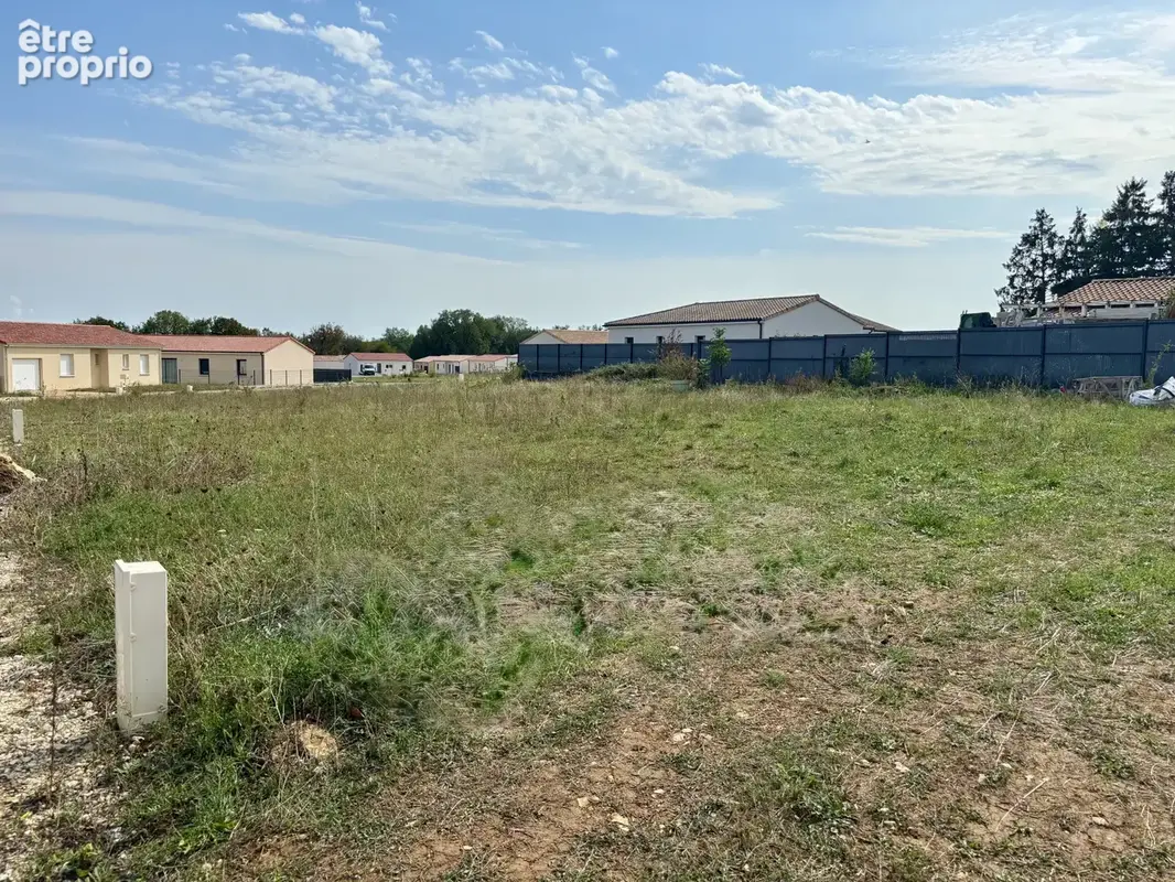 Photo Terrain à Biard au prix de 59 900€