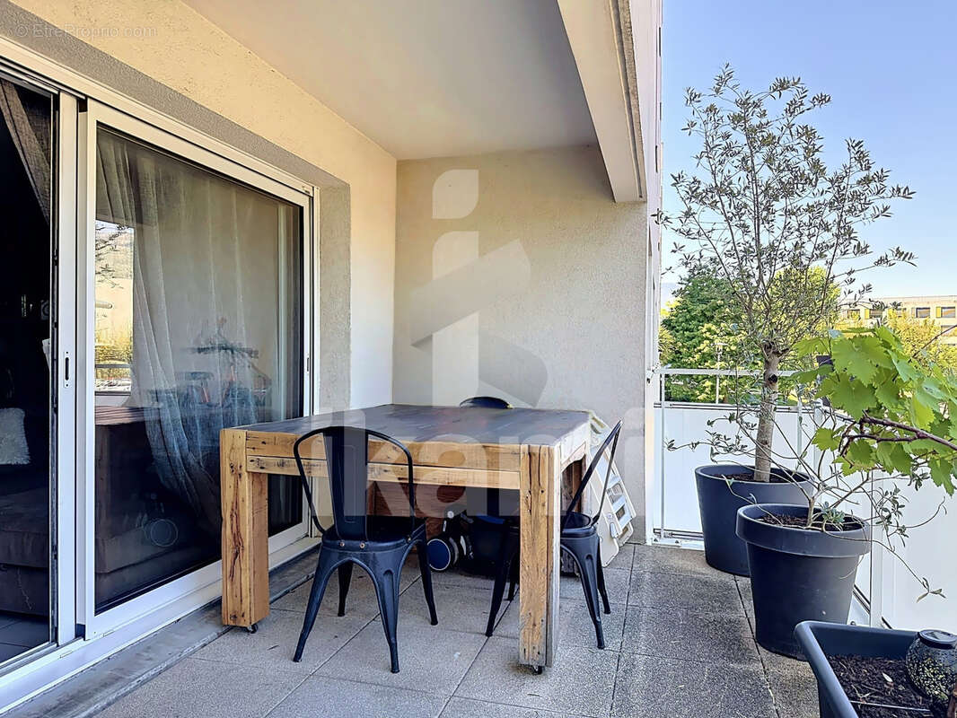 Appartement à SAINT-MARTIN-D'HERES
