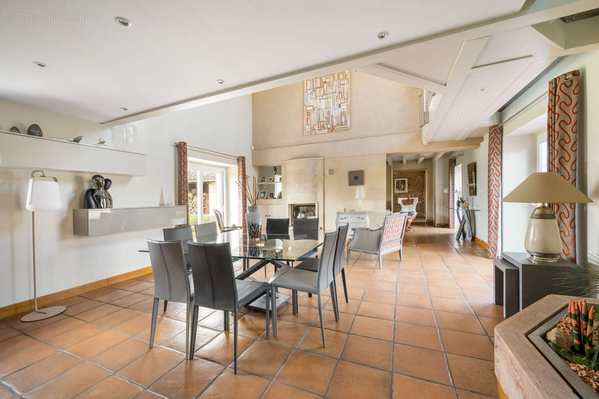 Maison à CHARNAY-LES-MACON