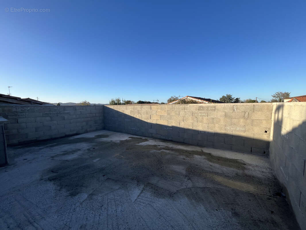 Appartement à LA TOUR-DU-CRIEU