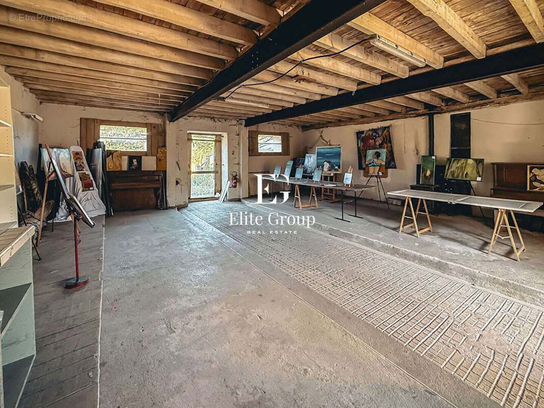 A vendre - grange a renover - genac-bignac - 300m2 - photo 9