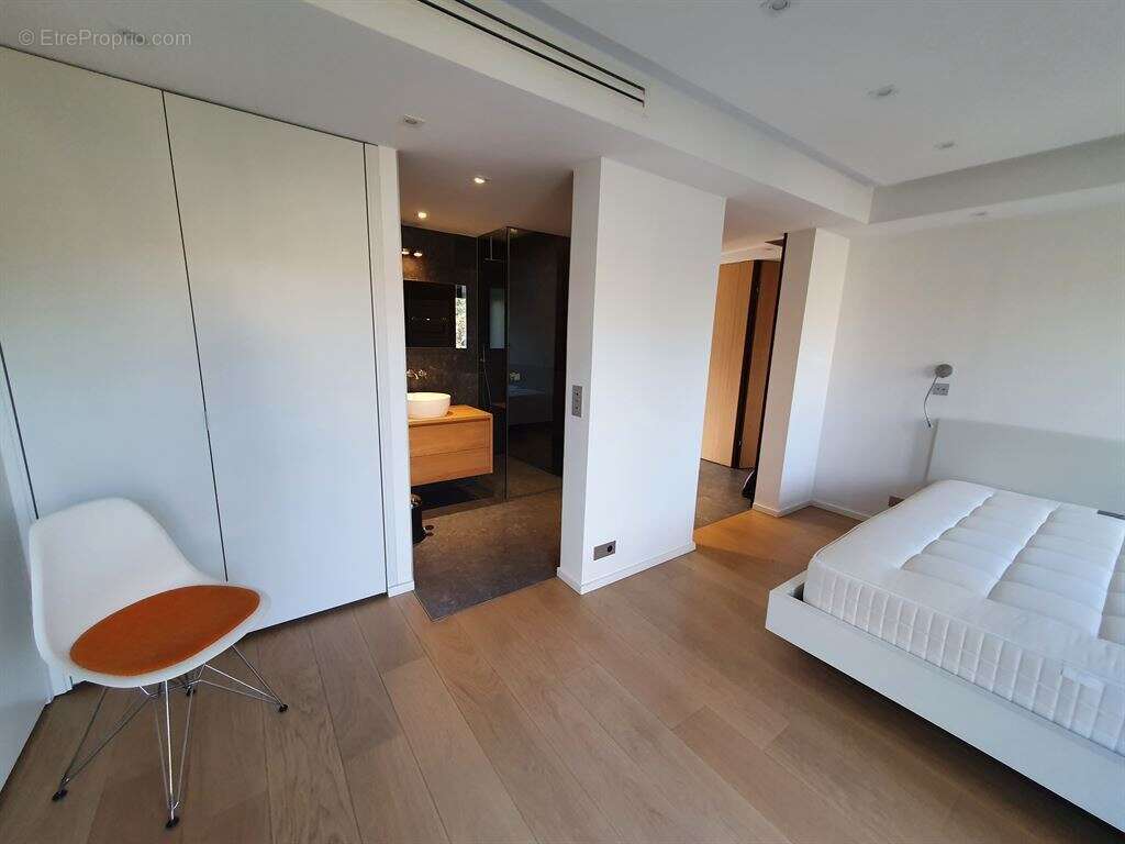 Appartement à VILLE-D'AVRAY