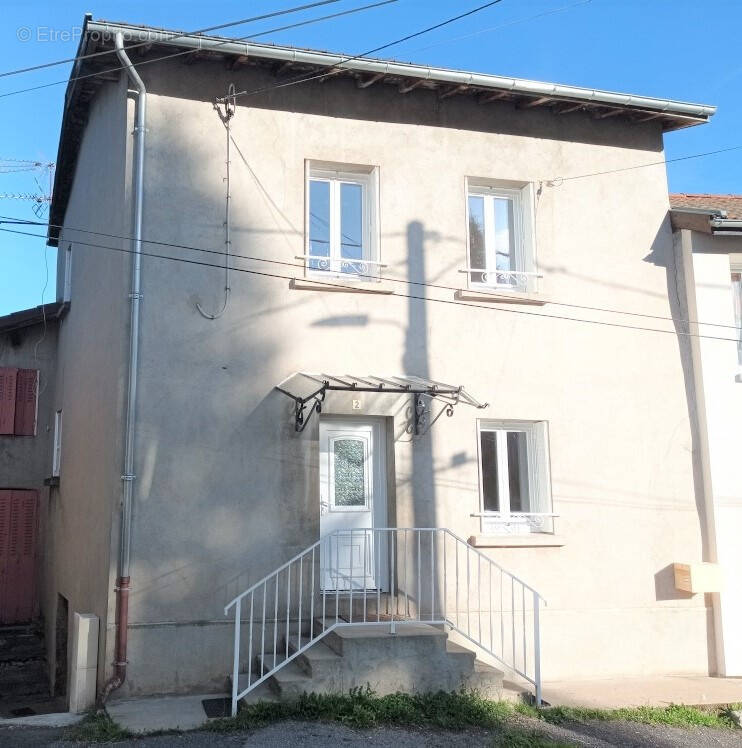 Maison à LA MONNERIE-LE-MONTEL