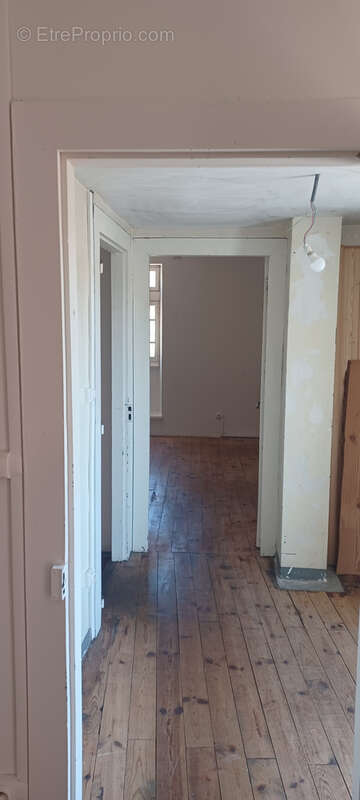 Maison de village en pierre à rénover sur deux niveaux sur 272m2 de terrain - photo 8