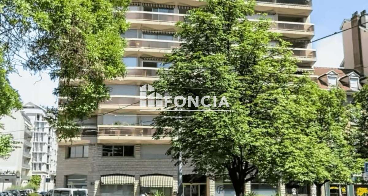 GRENOBLE, Place Paul Vallier, Secteur Chavant - Rue de Strasbourg, Grand T4 avec Terrasses et possibilité d'un garage - photo 15