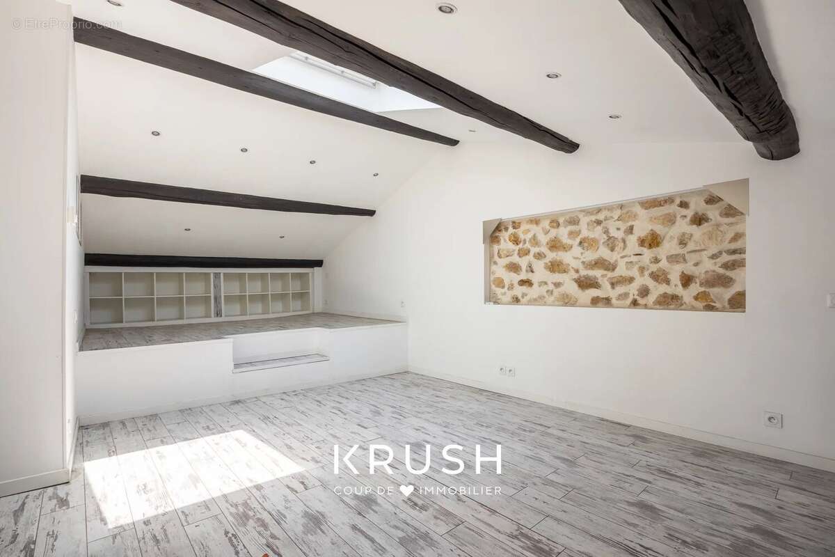 Appartement à MARSEILLE-6E