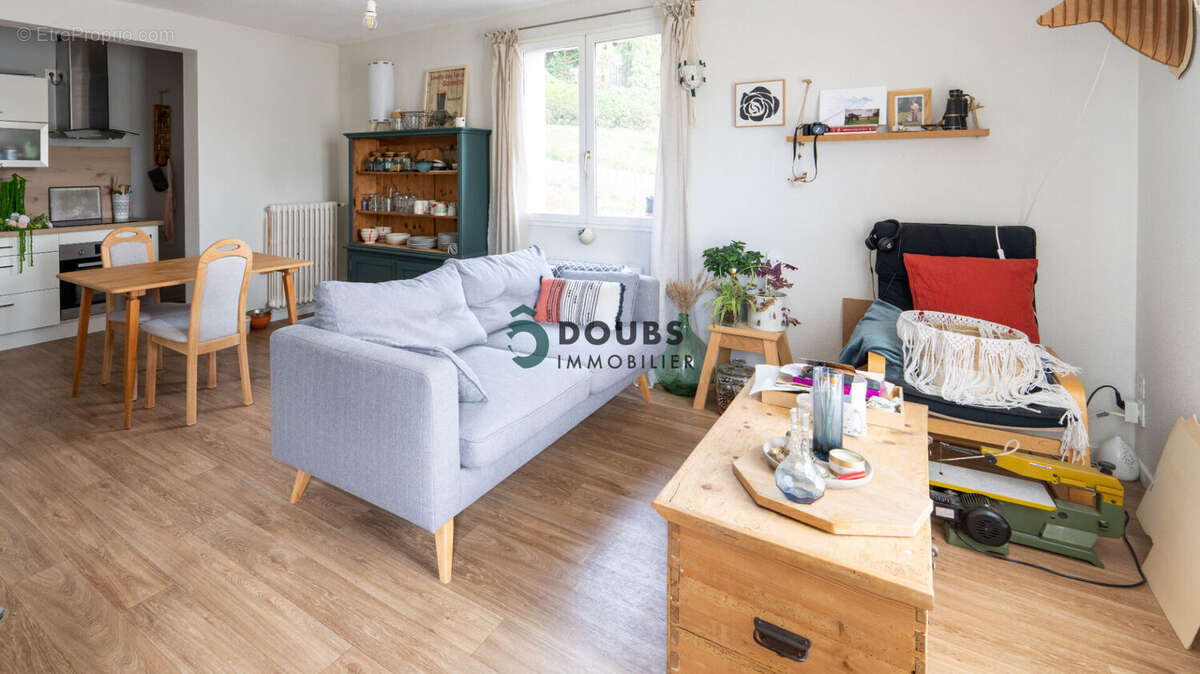 Maison à GUYANS-VENNES