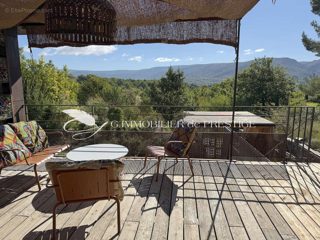 Une villa contemporaine en bois et acier en position dominante - photo 2