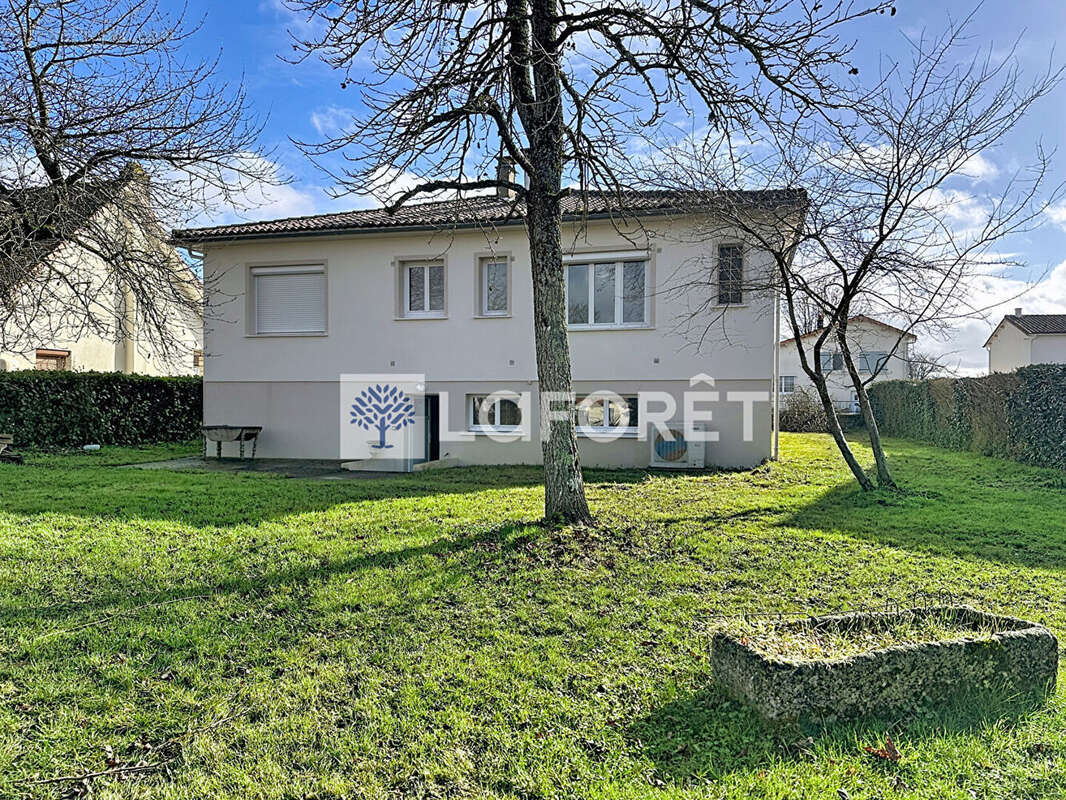 À vendre - Maison de 100 m2 en plein bourg de La Peyratte - photo 4