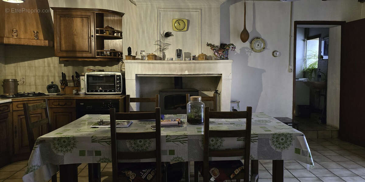 Maison à SAINT-GENIS-DE-SAINTONGE