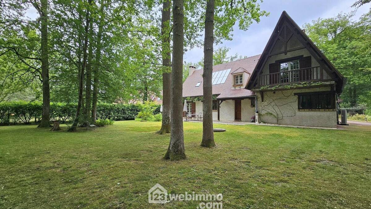 Une autre vue de la maison. - Maison à MILLY-LA-FORET