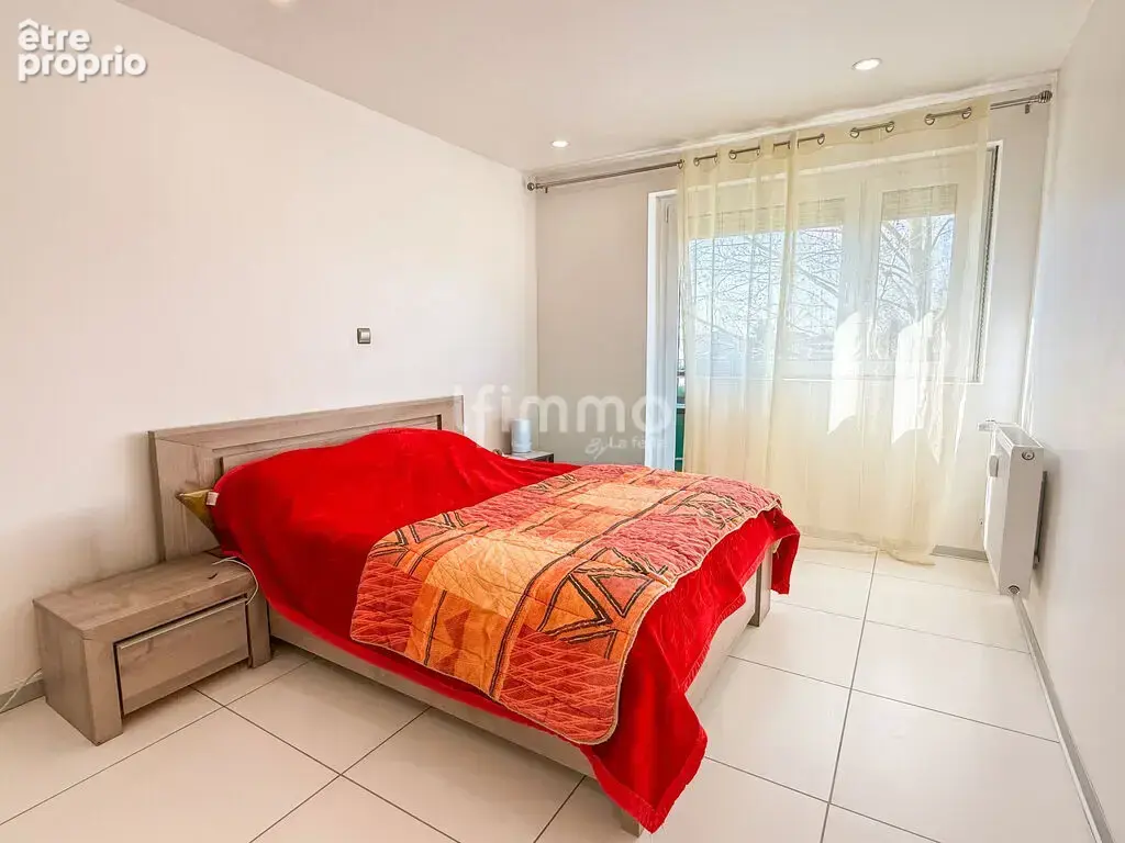 Bel Appartement T3/T4 72m² - Rénové, Isolé avec Cave - photo 7