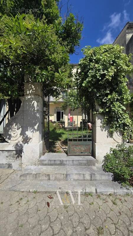 Maison à GALLARGUES-LE-MONTUEUX