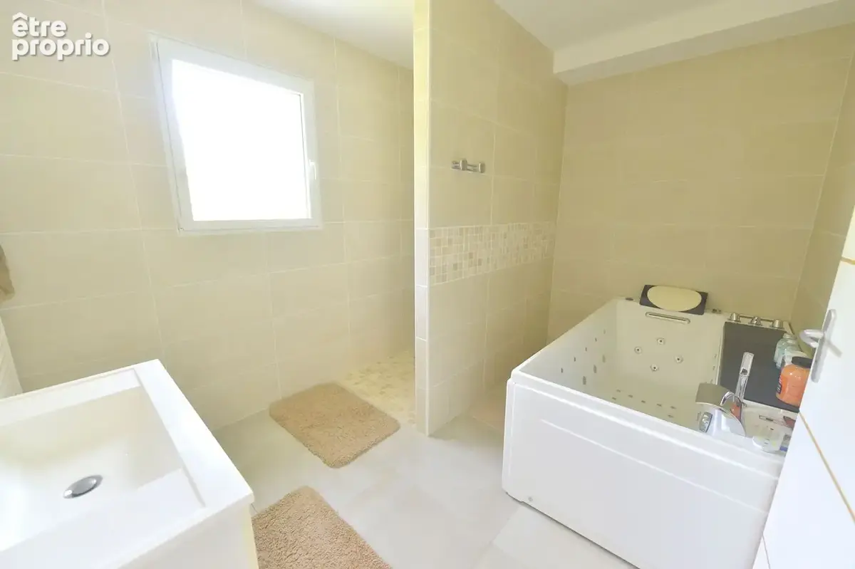 Maison 144 m² à Saint-Sulpice-De-Royan  - photo 9