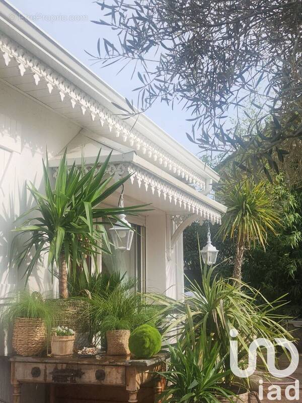 Photo 1 - Maison à SAINT-PANTALEON-DE-LARCHE