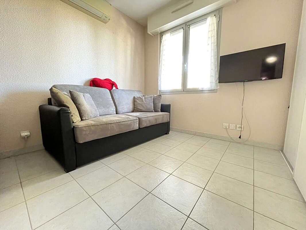 Appartement à SAINT-LAURENT-DU-VAR